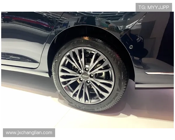 足球男友款项链时尚潮流引领，为爱加分的独特设计首选